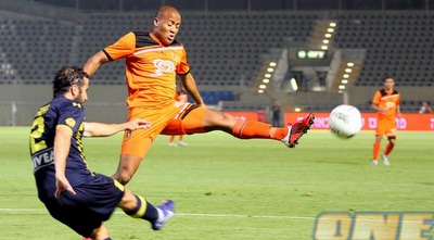 אנדלובו מזנק על סבן (משה חרמון) אנדלובו מזנק על סבן (משה חרמון)