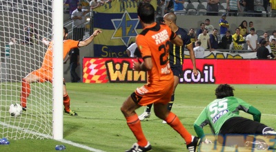 פיני בלילי כובש (משה חרמון) פיני בלילי כובש (משה חרמון)