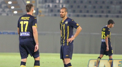 אלברמן ופאביצ´ביץ´ מאוכזבים לאחר עוד הפסד. אין אירופה (משה חרמון) אלברמן ופאביצ´ביץ´ מאוכזבים לאחר עוד הפסד. אין אירופה (משה חרמון)