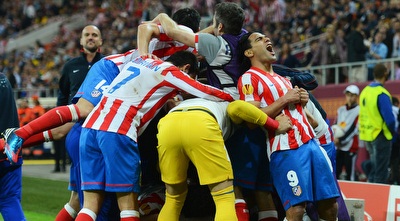שחקני אתלטיקו מדריד פותחים בחגיגות עם שריקת הסיום (GettyImages) שחקני אתלטיקו מדריד פותחים בחגיגות עם שריקת הסיום (GettyImages)