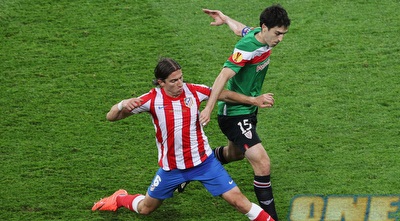 פיליפה לואיס ואיראולה נאבקים על הכדור (GettyImages) פיליפה לואיס ואיראולה נאבקים על הכדור (GettyImages)