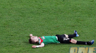 מוניאין שבור על הדשא (GettyImages) מוניאין שבור על הדשא (GettyImages)