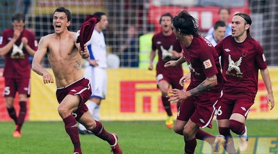 נאתכו חוגג עם ארמנקו את השער לקראת הסיום (האתר הרשמי)