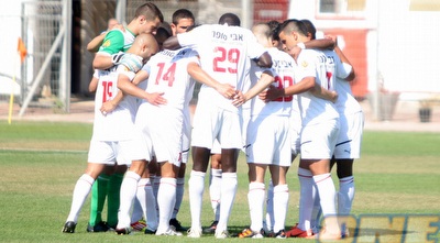 שחקני הפועל ר&qout;ג ברעננה, רגע לפני הפתיחה (חגי ניזרי)