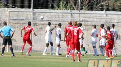 הכדור של אבי כנפו פוגש את הרשת (חגי ניזרי)