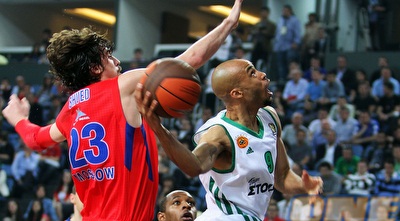 דייויד לוגאן עולה לסל מול שבד (GettyImages) (ONE) דייויד לוגאן עולה לסל מול שבד (GettyImages) (ONE)