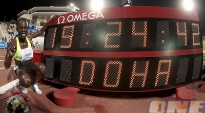 פמלה ג´לימו מראה את התוצאה (רויטרס)