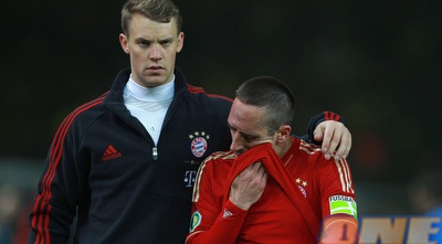 מנואל נוייר מנחם את פרנק ריברי (GettyImages)