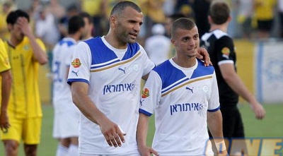 אלעד גבאי וסלאח חסארמה. לא חלם אפילו על הצ´מפיונס (יוסי ציפקיס) אלעד גבאי וסלאח חסארמה. לא חלם אפילו על הצ´מפיונס (יוסי ציפקיס)