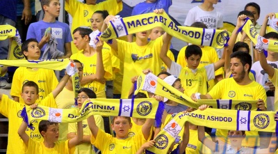 אוהדי אשדוד במפגן תמיכה ורצון לפיינל פור (יניב גונן)