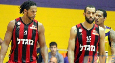 ג´ון תומאס מאוכזב. לא יישאר (משה חרמון)