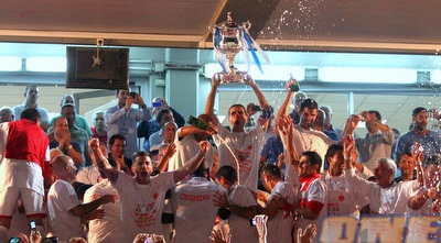 באדיר מניף את גביע המדינה (שי לוי) באדיר מניף את גביע המדינה (שי לוי)