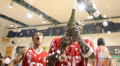 קאר פותח שמפניות (חגי ניזרי)