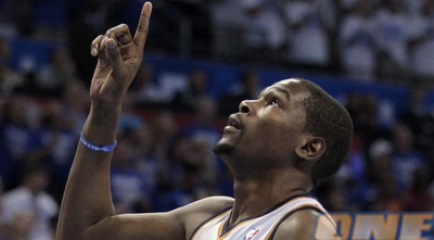 קווין דוראנט מרוצה אחרי עוד ניצחון (רויטרס) קווין דוראנט מרוצה אחרי עוד ניצחון (רויטרס)