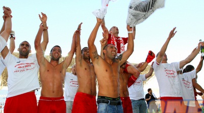 גם אדריאן פרננדז הצטרף לחגיגה (שי לוי) גם אדריאן פרננדז הצטרף לחגיגה (שי לוי)