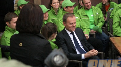 דונלד סטוק. ראש ממשלת פולין במפגש עם אוהדים (ליאור טימור)