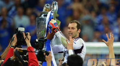 צ´ך מונף על הכפתיים עם חבר יקר (GettyImages)