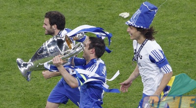 הגביע יוצא לריצה באליאנץ ארנה (רויטרס)