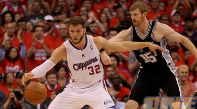 מאט בונר עוצר את בלייק גריפין. לאוהדים ברקע נשאר כנראה עוד משחק אחד (GettyImages)