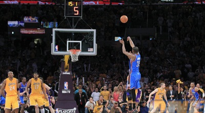 קווין דוראנט צולף את השלשה המכריעה (רויטרס)