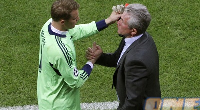 היינקס ונוייר מנחמים אחד את השני (רויטרס)