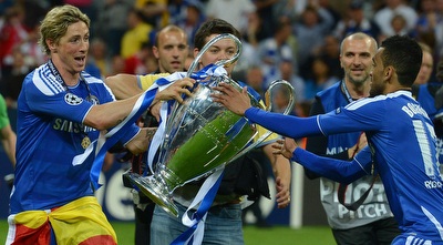 בוסיגנווה וטורס רבים על הגביע (GettyImages)