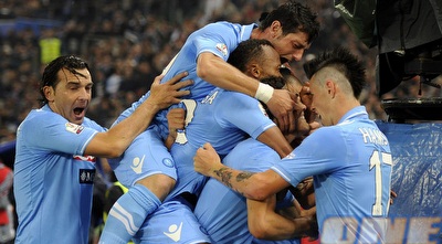 שחקני נאפולי חוגגים באולימפיקו (GettyImages)