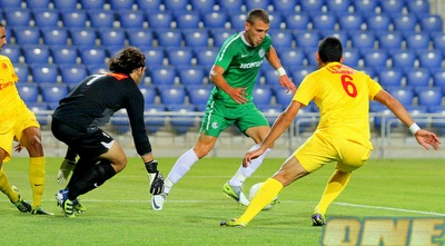 רז שטיין. מאושר (יניב גונן)