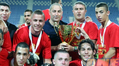 שחקני אשדוד ובן זקן (יניב גונן)