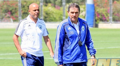 אלי גוטמן ויוסי אבוקסיס. עוזר המאמן ייסע לבאקו (משה חרמון)