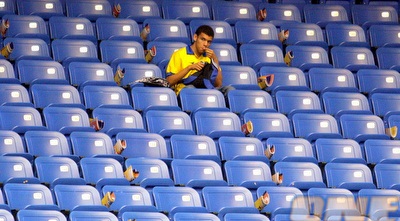 אוהד בודד ביציע (משה חרמון) אוהד בודד ביציע (משה חרמון)