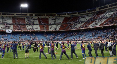 שחקני ברצלונה חוגגים (GettyImages)