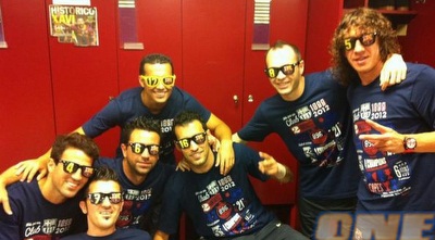 שחקני ברצלונה מרוצים בחדר ההלבשה (רויטרס)