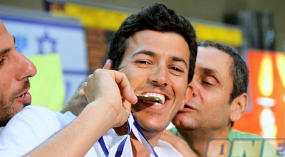 צוברי והמדליה (יניב גונן) צוברי והמדליה (יניב גונן)