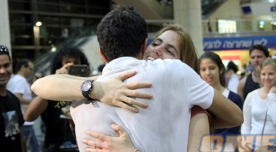 גם מעיין דוידוביץ´ באה לברך (יניב גונן) גם מעיין דוידוביץ´ באה לברך (יניב גונן)