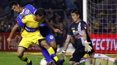 סביטאניץ´ מנסה לכבוש (רויטרס)