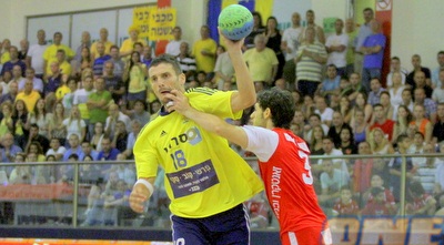 יוהאן רושקה מול גיא כהן (יניב גונן) יוהאן רושקה מול גיא כהן (יניב גונן)