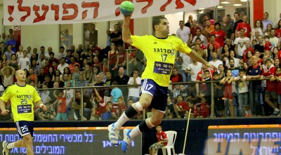 עמיר אהרון מרחף (יניב גונן) עמיר אהרון מרחף (יניב גונן)