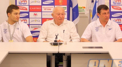 סרגיי וייסבורג, צבי ורשביאק, אלכס שטילוב (משה חרמון)