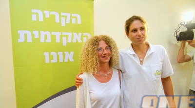 קורזיץ וד&qout;ר שירה ילון (יניב גונן)