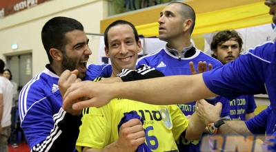 לנגליב חוגג (יניב גונן)