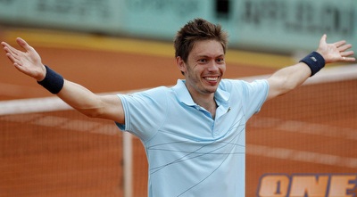 מאהו חוגג, היום המאושר בחייו של הצרפתי הצעיר? (רויטרס) מאהו חוגג, היום המאושר בחייו של הצרפתי הצעיר? (רויטרס)