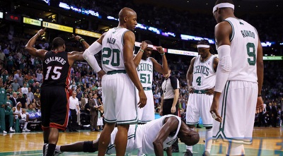 גארנט ושכיבות השמיכה. הכול בזכות הדוד (רויטרס) גארנט ושכיבות השמיכה. הכול בזכות הדוד (רויטרס)