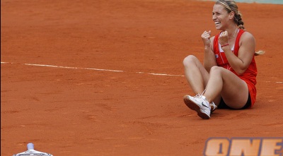 סיבולקובה מאושרת על החימר (רויטרס)