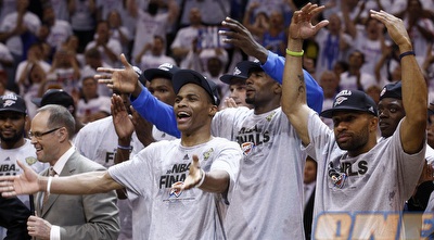 שחקני אוקלהומה חוגגים (GettyImages)