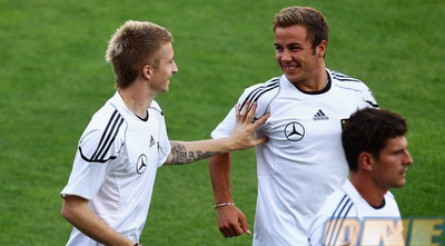 מריו גצה ומרקו רויס עם מריו גומס (GettyImages)