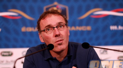 לורן בלאן במסיבת העיתונאים של נבחרת צרפת (יוסי ציפקיס)