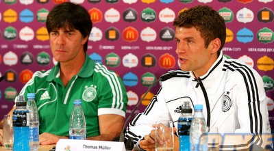 תומאס מולר ויואכים לב (GettyImages)