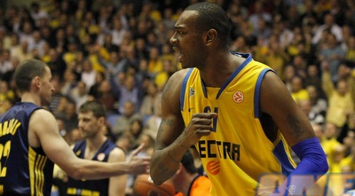 פישר. ישתף פעולה עם פרקינס (שרון קביליו)