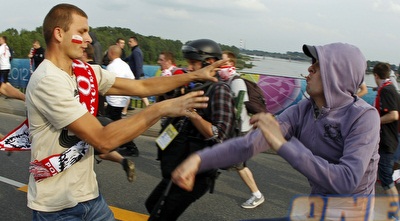 עימותים חריפים בין הפולנים לרוסים (רויטרס)